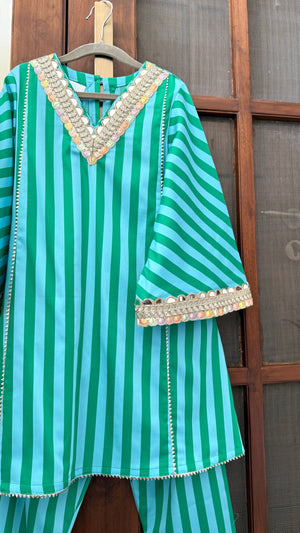 Women’s Peacock Stripes Kurta Set.
